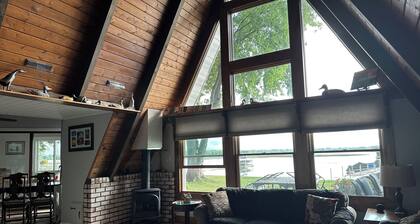 Lake house on beautiful Shawano Lake for NFL draft