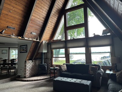 Lake house on beautiful Shawano Lake for NFL draft