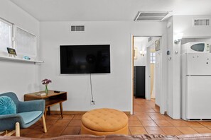 Casa rural bàsica | Sala d'estar | Televisor de pantalla plana