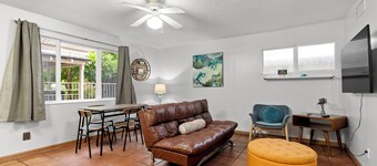 Sunlit Palm Cottage in Uptown Phoenix
