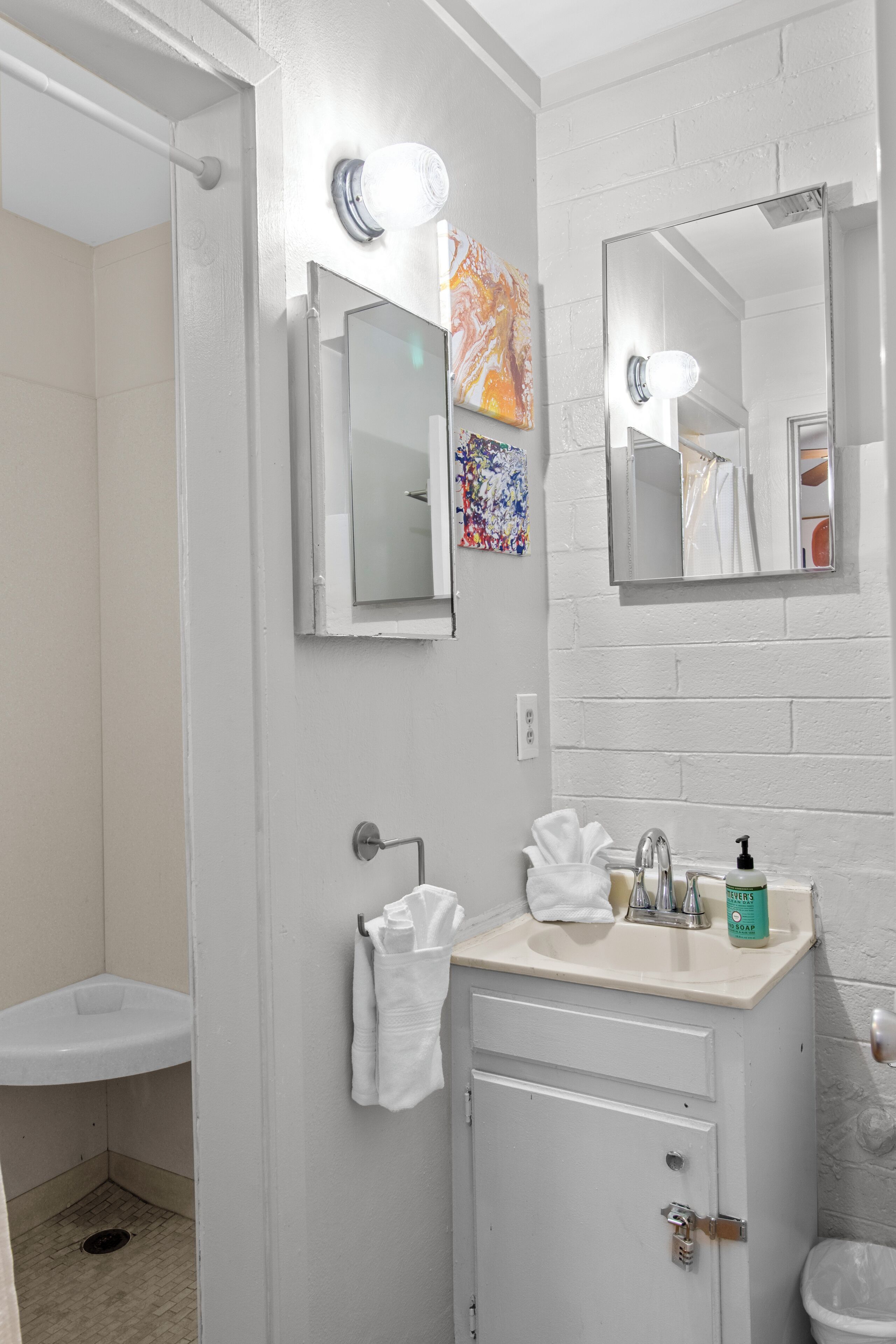 Cottage | Salle de bain | Serviettes fournies, papier toilette