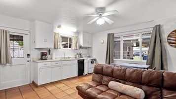 Cottage Basic | Area soggiorno | TV a schermo piatto
