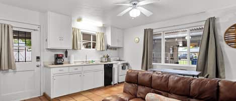 Basic Cottage | Living area