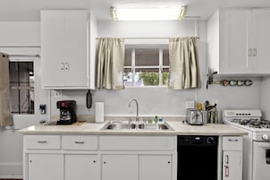 Casa de campo básica | Cocina privada | Cafetera o tetera, frigorífico, microondas y horno