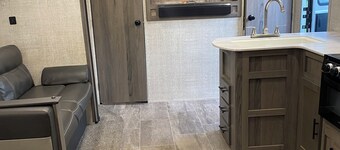 Cozy RV close to the Reservoir  