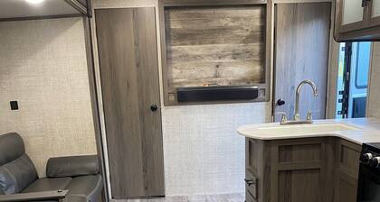 Cozy RV close to the Reservoir