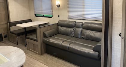 Cozy RV close to the Reservoir