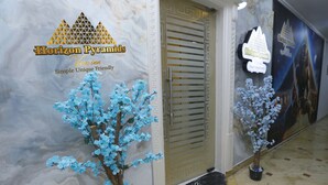 Pintu masuk interior