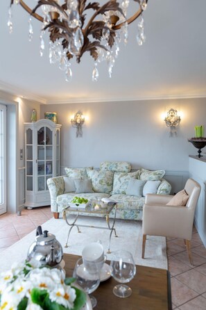 Unclassified image, 2 of 37, button