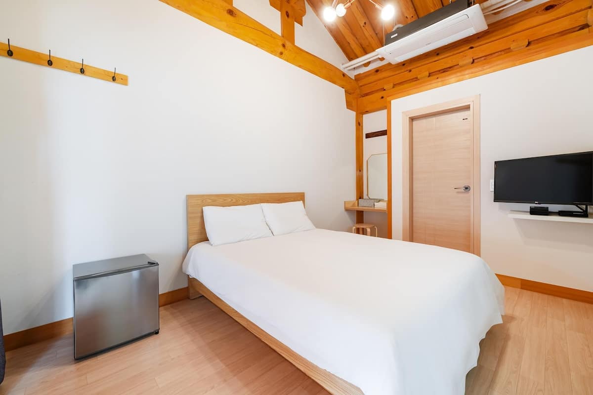 Basic Room, 1 Bedroom (guwol chimdaebang) | 1 bedroom, free WiFi