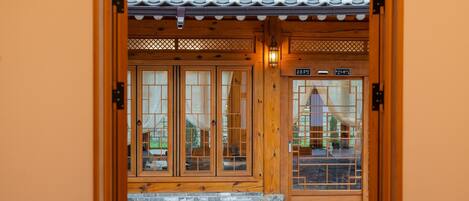 Basic Room, 1 Bedroom (chirwol chimdaebang) | 1 bedroom, free WiFi