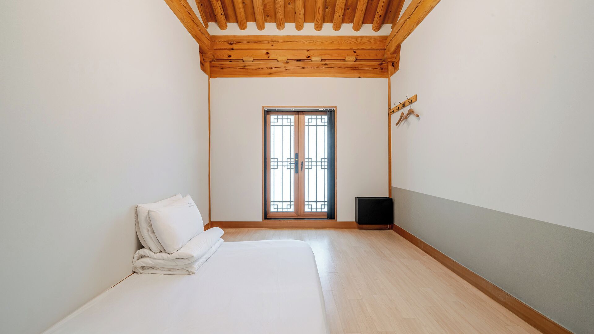 Basic Room, 1 Bedroom (iwol ondolbang)