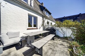 Outdoor dining - Lighthouse 6 - Modern. Close to the beach. Familiar. (Hörnum (Sylt))