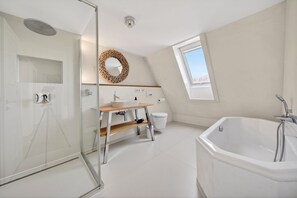 Douche, sèche-cheveux