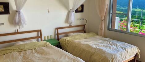 1 soverom, skrivebord, wi-fi (inkludert) og sengetøy