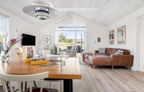 Smart TV, table tennis - Stunning home in ålbæk with sauna (Ålbæk)
