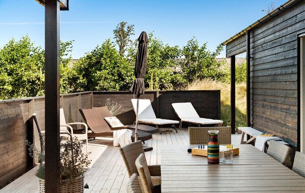 An outdoor patio with lounge chairs, a table, and a chess set. - Stunning home in ålbæk with sauna (Ålbæk)