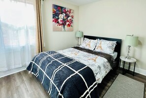 4 bedrooms, iron/ironing board, WiFi, bed sheets - Atlanta VACAY/ Gathering (Tucker)