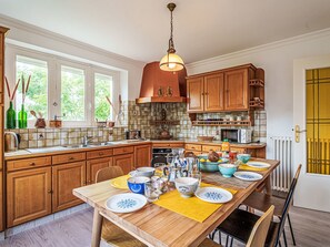 Kühlschrank, Mikrowelle, Ofen, Geschirrspüler