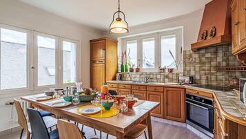 Réfrigérateur, micro-ondes, four, lave-vaisselle