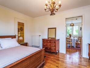 5 bedrooms, internet