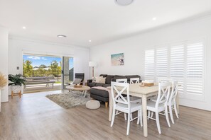 Living area - Newly Built Luxury Modern Home (Dunsborough)