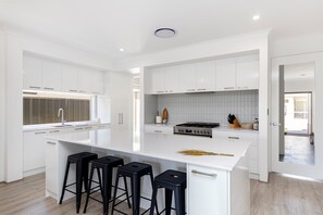 Private kitchen - Newly Built Luxury Modern Home (Dunsborough)