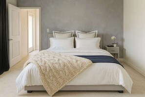 3 habitaciones, tabla de planchar con plancha, wifi y ropa de cama