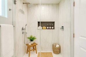 Een douche, een haardroger