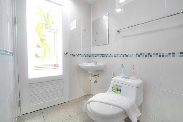 Shower, towels, soap, shampoo