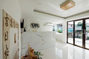 Reception - RQ Suvarnabhumi Airport by Collection O (Bangkok)