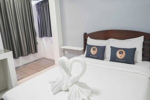 Bureau, espace de travail pour ordinateur portable, Wi-Fi gratuit