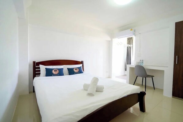 Superior dubbelrum | Skrivbord, arbetsyta för laptop och gratis wi-fi