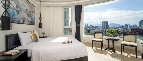 Executive Double Room | Minibar, desk, laptop workspace, blackout drapes