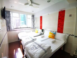 Skrivebord, gratis Wi-Fi, sengetøj