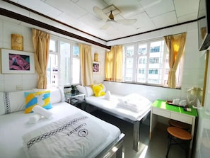 Desk, free WiFi, bed sheets - NEW PEKING GUEST HOUSE (Kowloon)