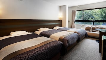 Deluxe Triple Room, River View | Free WiFi, bed sheets