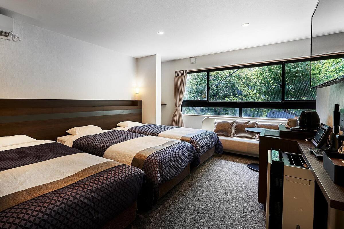 Free WiFi, bed sheets