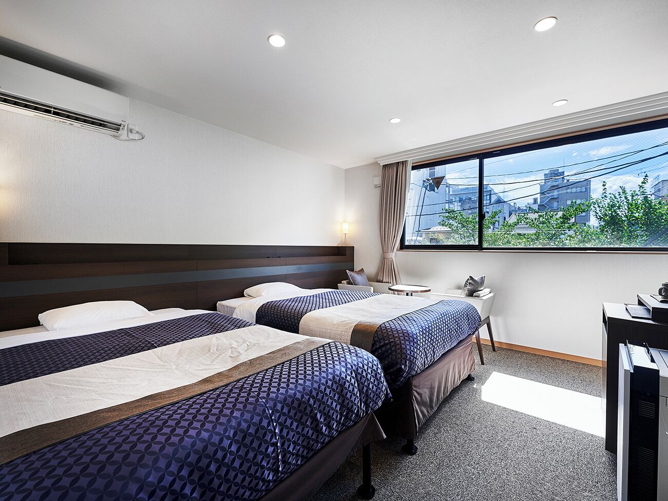 WiFi (free), bed sheets