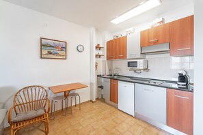 Fridge, microwave, coffee/tea maker, electric kettle