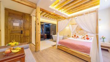 Premier Double Room, 1 Queen Bed, Courtyard View | Free WiFi