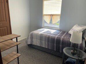 3 quartos, escrivaninha, Wi-Fi, roupa de cama