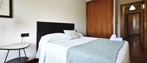 3 bedrooms, iron/ironing board, travel cot, WiFi