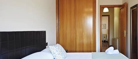 3 bedrooms, iron/ironing board, travel crib, WiFi