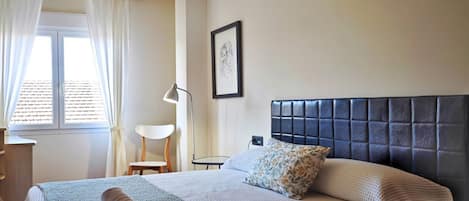 3 bedrooms, iron/ironing board, travel cot, WiFi