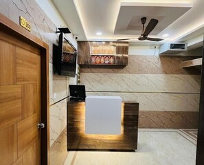 Quầy tiếp tân