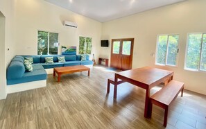 TV - Casa Cucula - is totally awesome!  Bring the whole family, walk to the surf.   (Pavones)