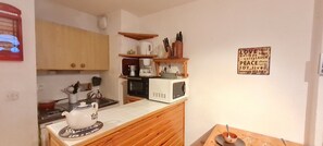 Fridge, microwave, coffee/tea maker, electric kettle