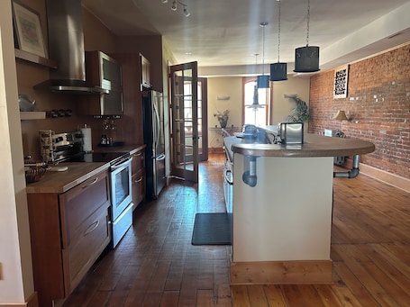 Microwave, oven, stovetop, dishwasher. Stunning river view loft in Wabasha near Eagle Center