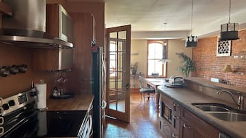 Micro-ondes, four, plaque de cuisson, lave-vaisselle